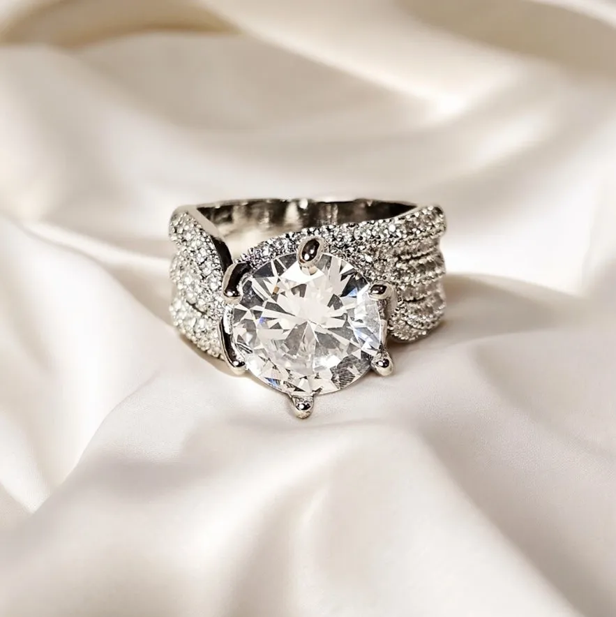 Appealing Luxury Halo Cubic Zirconia Ring