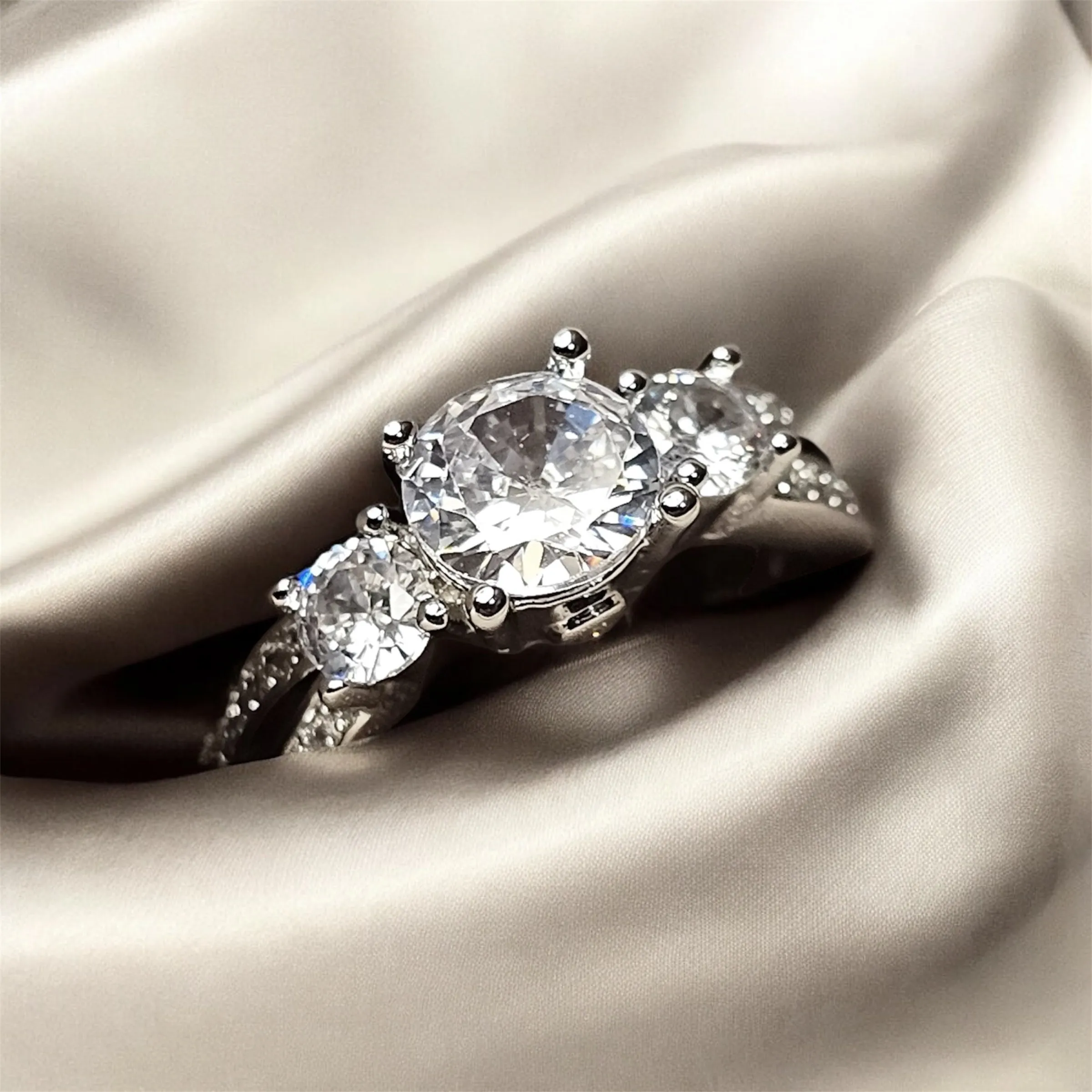 Luxury Cubic Zirconia Inlaid Party Ring