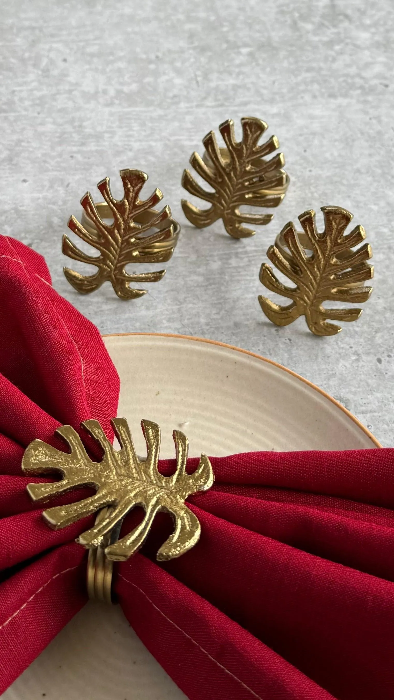 Napkin Ring (Leaf ) - Set of 4 | Elegant Leaf Napkin Rings for Dining Table