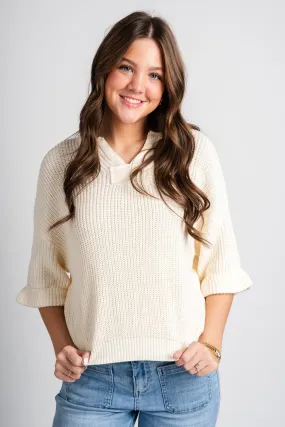 Notch neck sweater cream