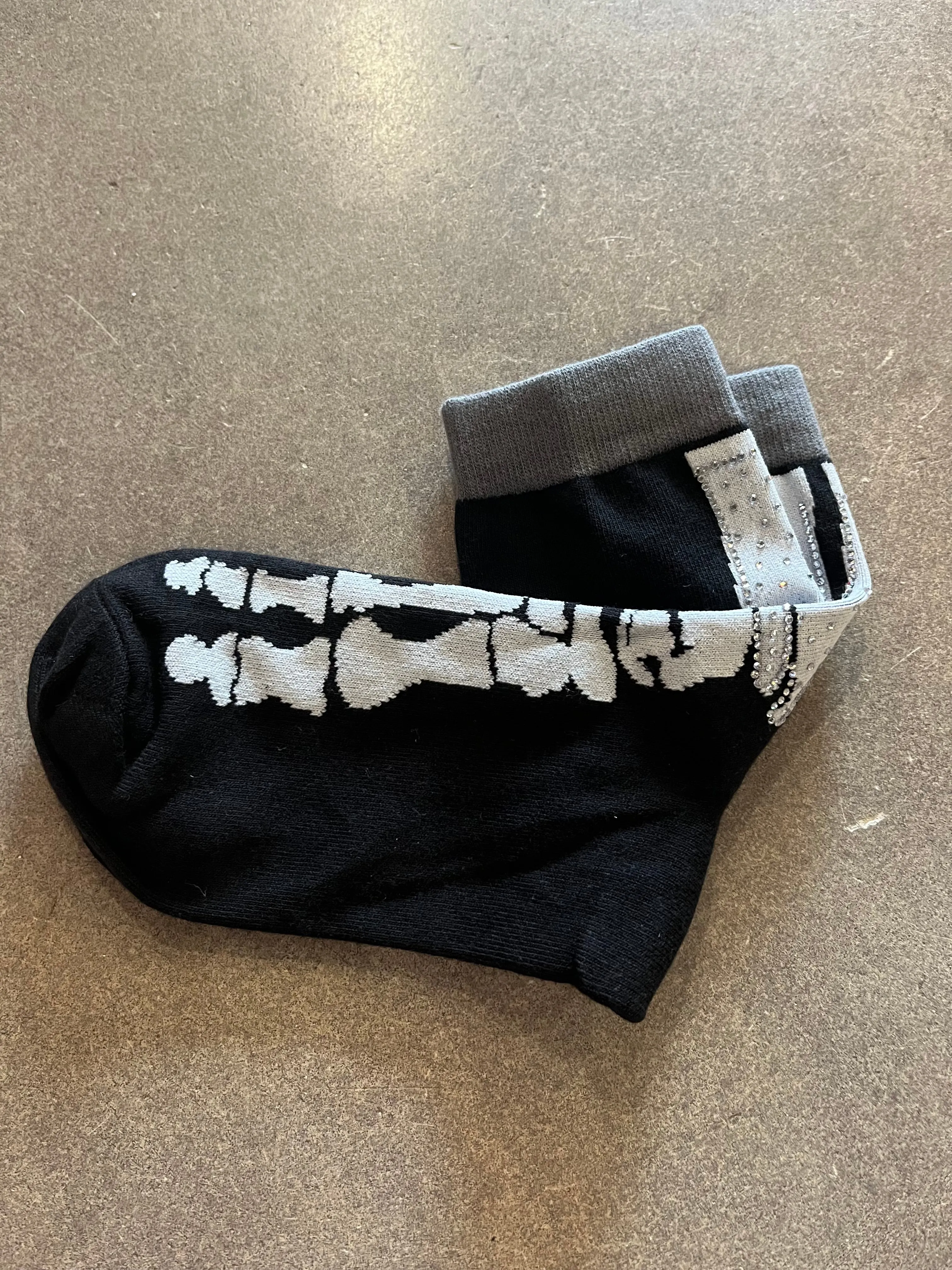 QOS O/S Black & White Skeleton Socks